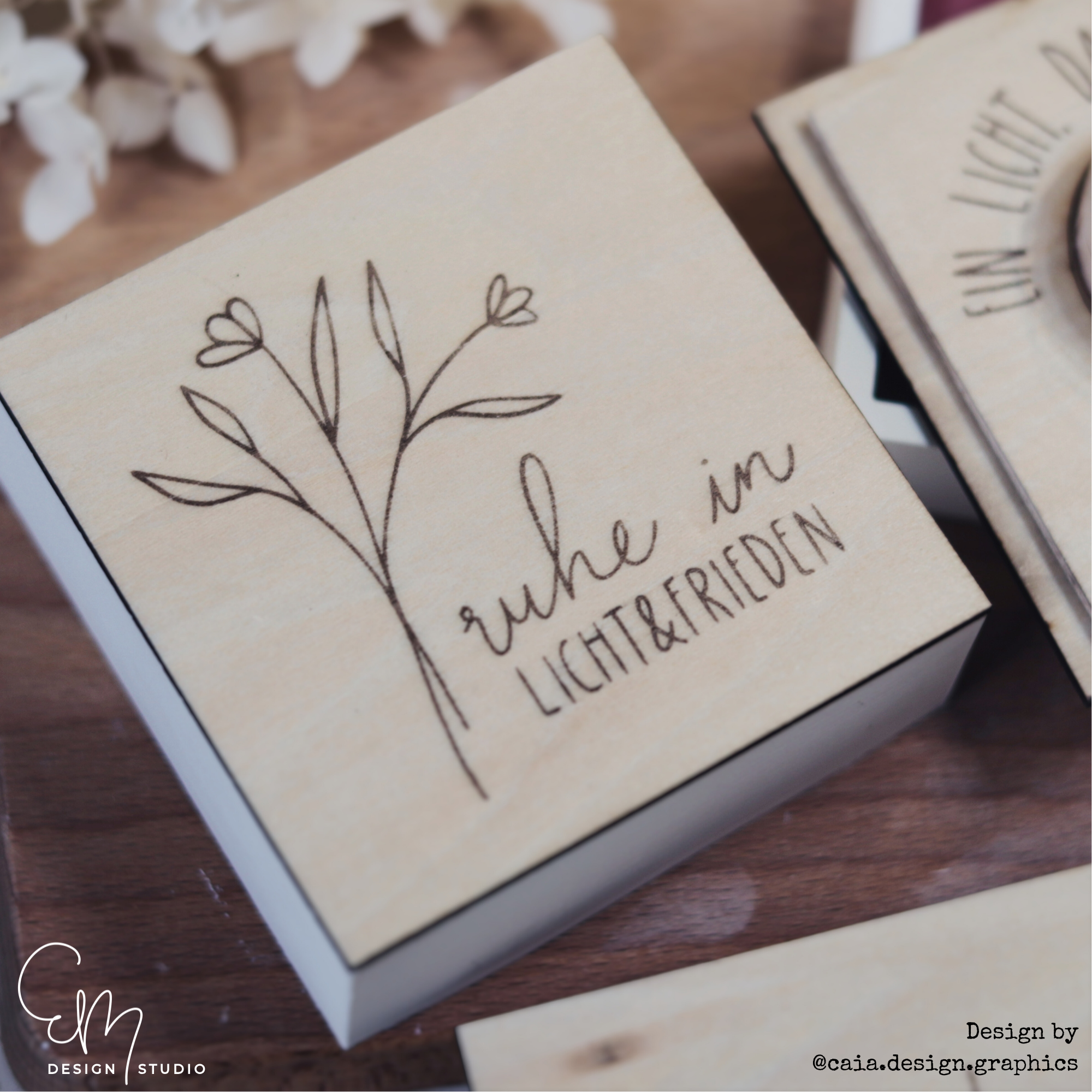 Gelaserter Deckel für 4er Teelichtschatulle "Trauer" - Design by Caia.Design.Graphics