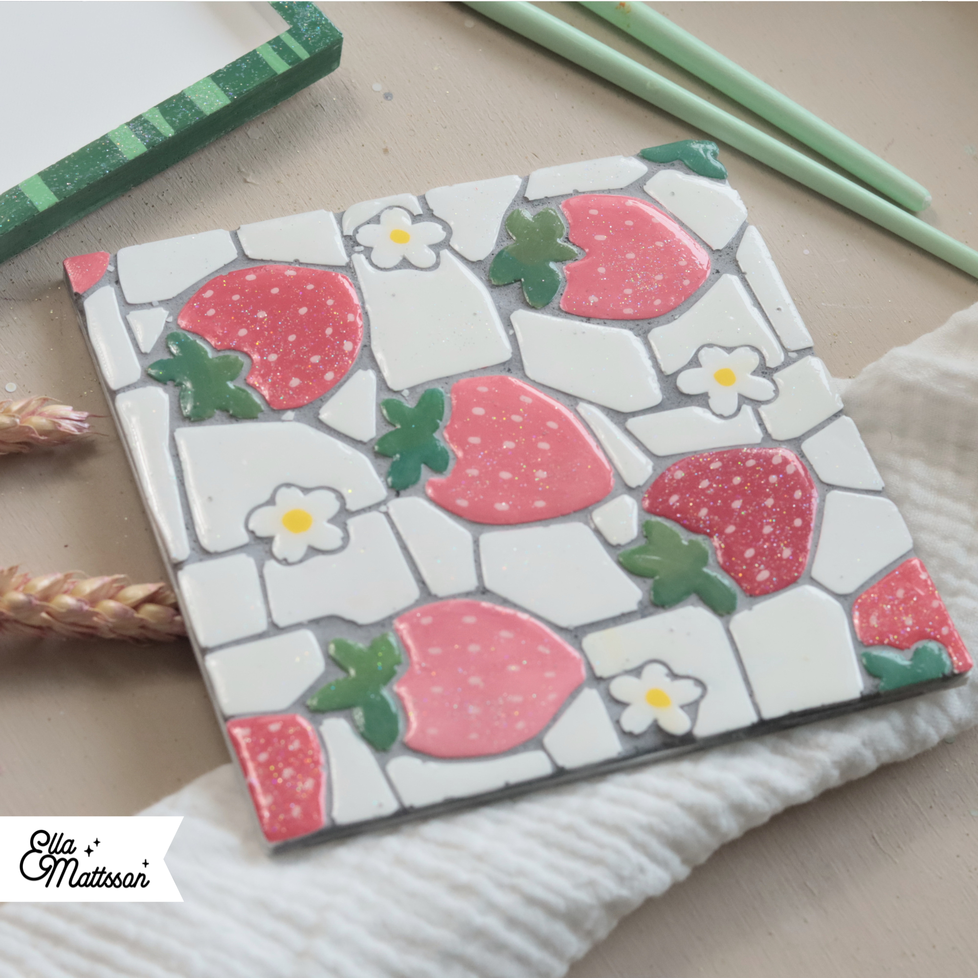 Silikonform - Quadratische Mosaik Kachel mit Erdbeeren Muster "Erdbeerzauber"